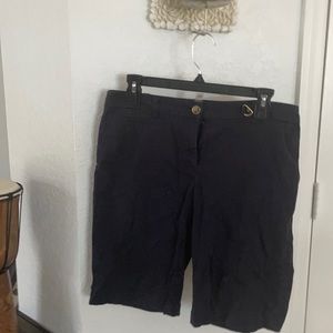 Really classy navy shorts. Beautiful for a brunch Size 6
